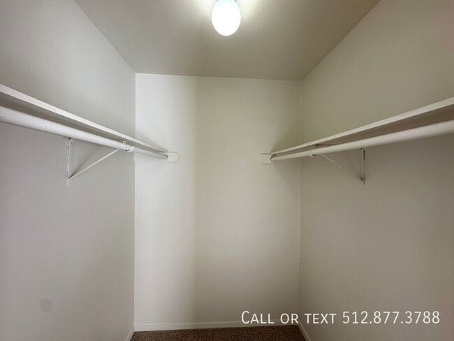 Building Photo - 2203 Creekside Ln