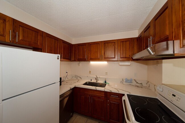 Building Photo - 430 Keoniana St