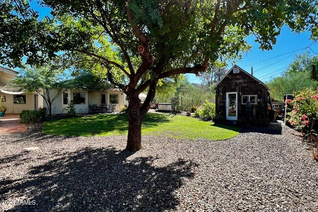 Building Photo - 4327 E Rancho Dr