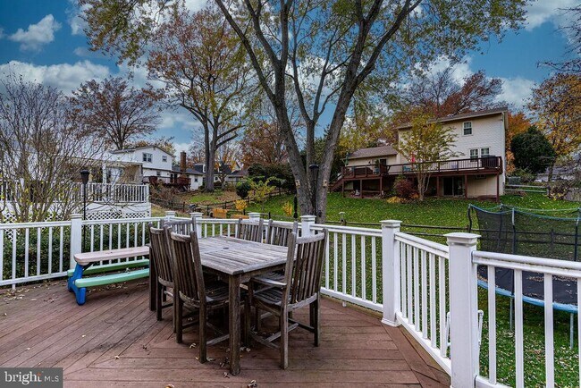 Building Photo - 6221 Wilmington Dr