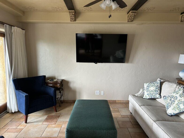 Building Photo - 935 Beachview Dr