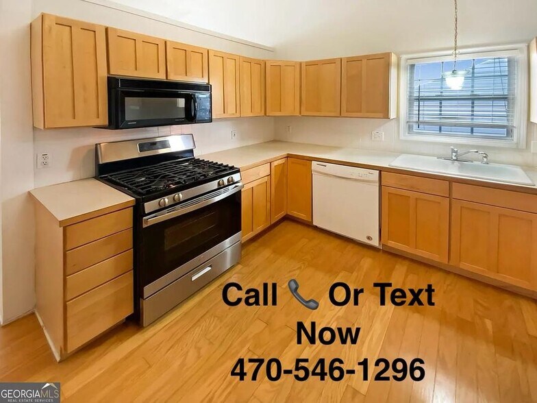 Building Photo - 214 Silverwood Dr