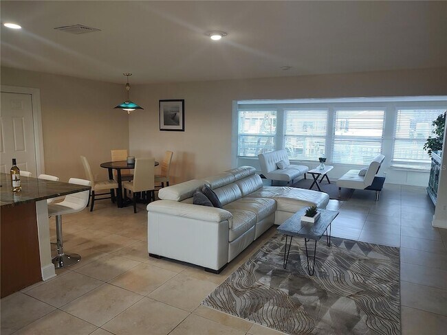 Building Photo - 4165 13th Ln NE