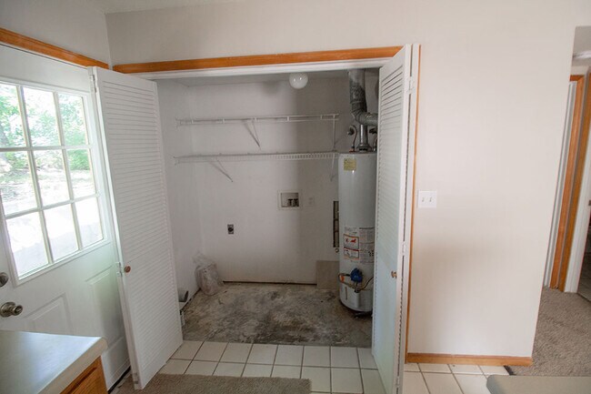 Building Photo - 1321 Godas Cir