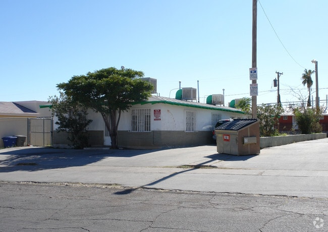 Building Photo - 3806-3808 Lincoln Ave