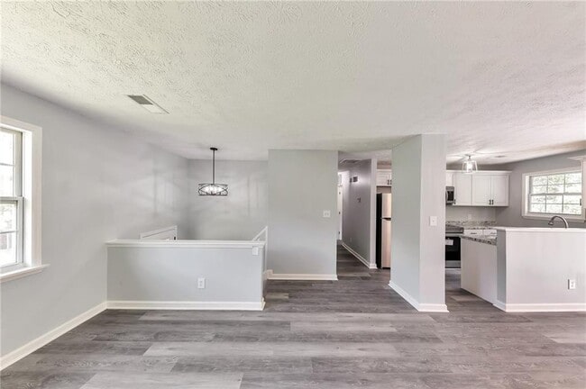 Building Photo - 6906 Shangrila Way