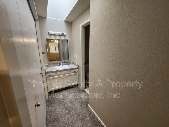 Building Photo - 2800 Kalmia Ave