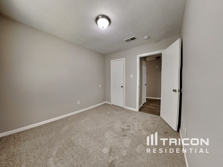 Building Photo - 14202 Clear Forest Dr