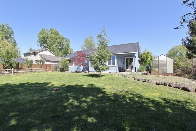 Building Photo - 1915 W Mulhuland Ct