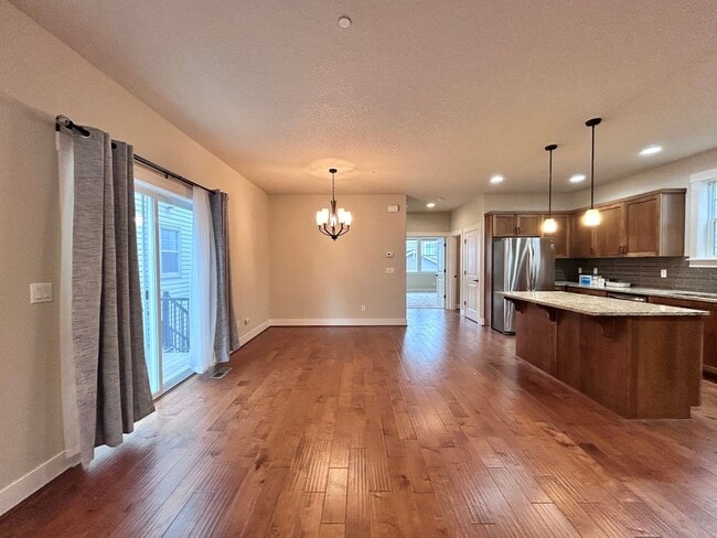 Building Photo - Incredibly Large 4 Bed 2.5 Bath Charmer!