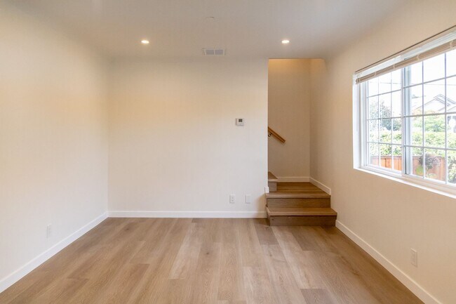 Building Photo - 1000-1006 Tilton