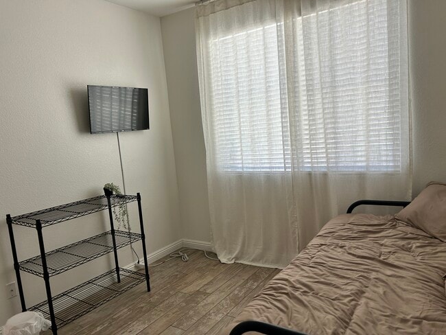 Building Photo - 10960 Knoxville Way