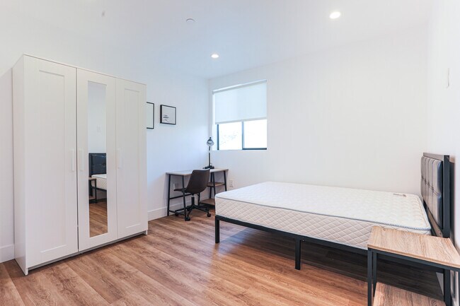 private bedroom - 1603 W 35th St