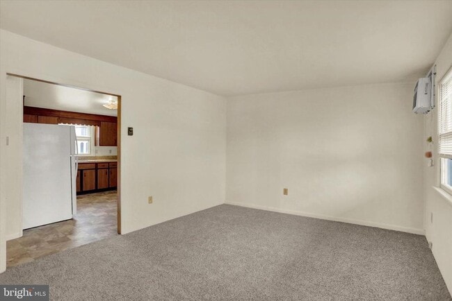 Building Photo - 105 W Main St