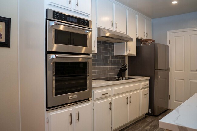 Building Photo - 4521 Colbath Ave