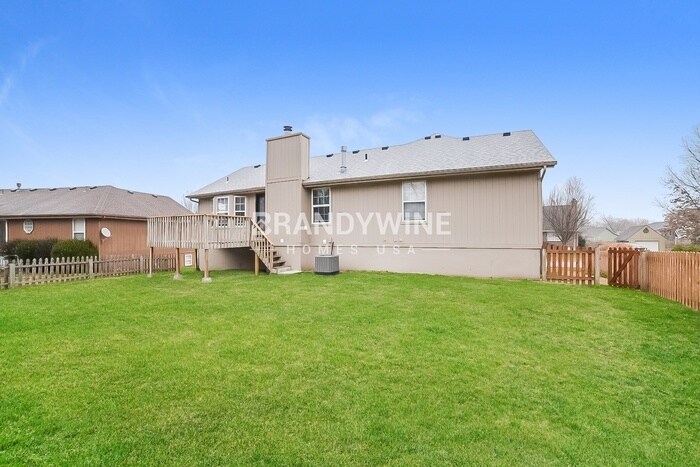 Building Photo - 914 SW Foxtail Dr