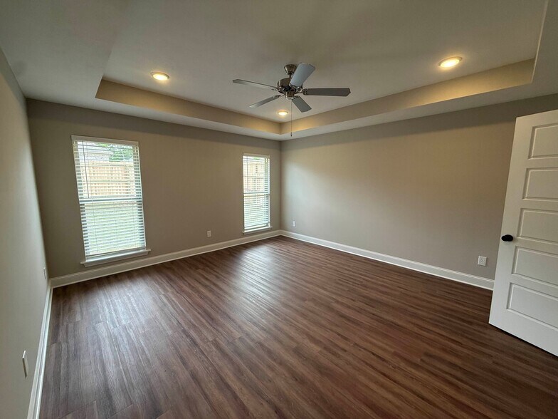 Building Photo - 110 Madisonville Dr