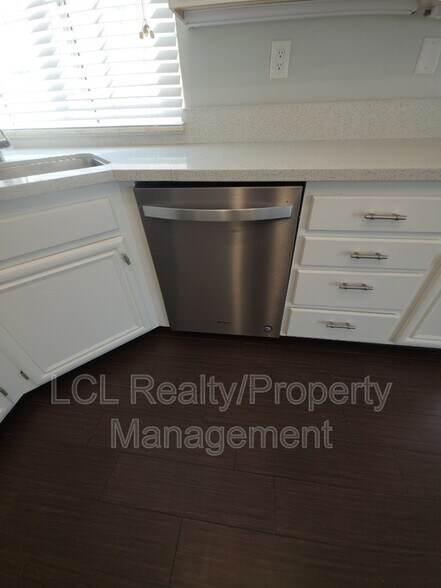 Building Photo - 24099 Golden Pheasant Ln