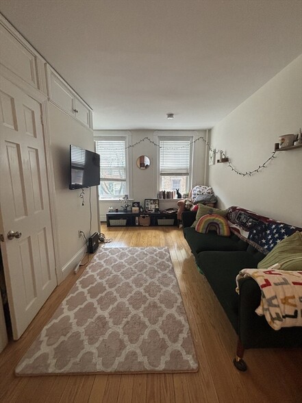 Primary Photo - 37 Garden St