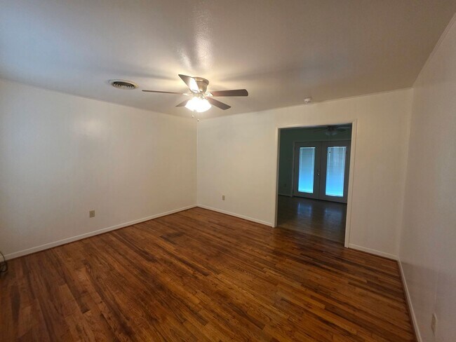 Building Photo - Charming 3/2 in Copperas Cove