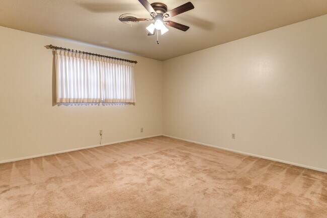 Building Photo - Wonderful 2 Bedroom 1.5 Bathroom Duplex!!!