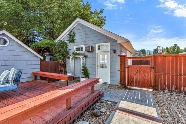 Building Photo - Beautiful Estate for Rent in Ashland