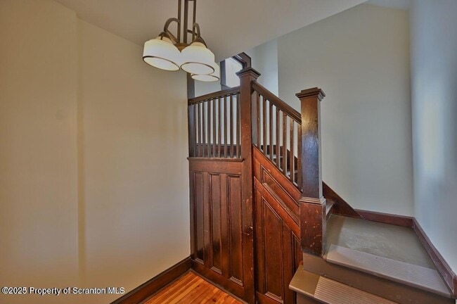 Building Photo - 1025 Ridge Ave