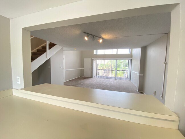 Building Photo - SANDY COVE CONDO - 1BR/1BA WITH BALCONY