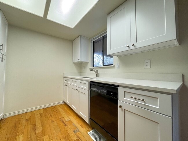 Building Photo - Renovated 3 bedroom 2 bathroom home in quiet Arvada neighborhood!