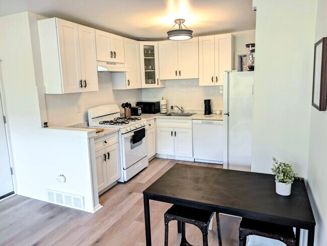 Building Photo - 339 Ripka St