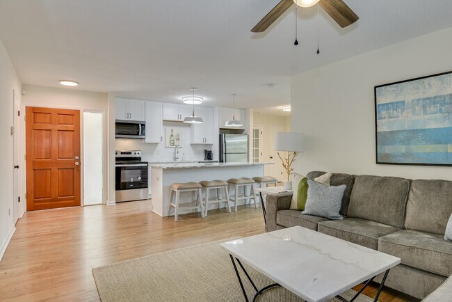 Building Photo - 1209 Azalea Dr