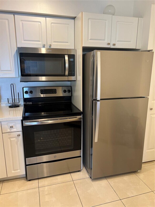 Building Photo - 17150 N Bay Rd