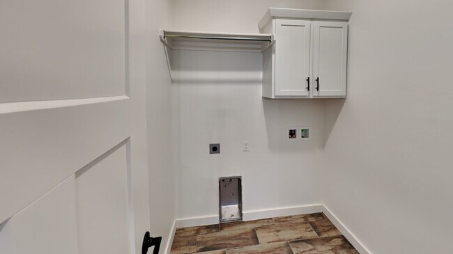 Building Photo - Luxury Modern 3 Bedroom 2.5 Bathroom Home with a Bonus Room in Deer Creek Schools (Neighborhood P...