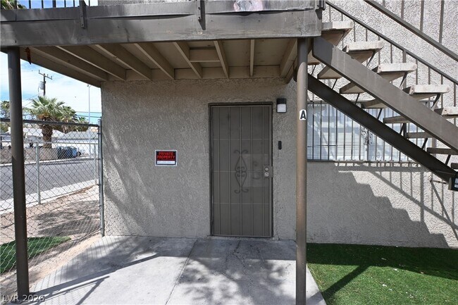 Building Photo - 2301 Stewart Ave