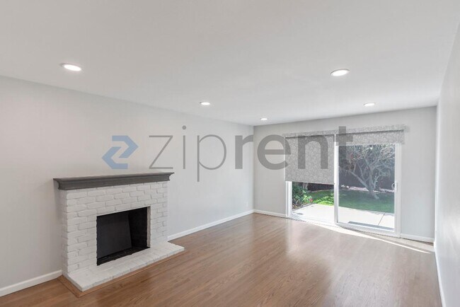 Building Photo - 6258 Castillon Dr