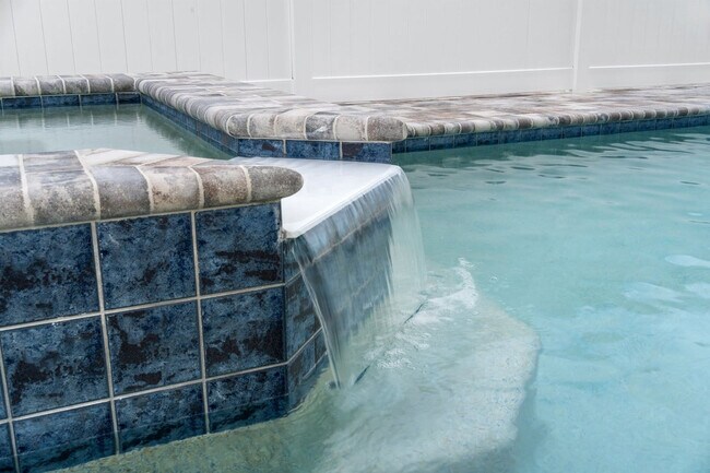 Building Photo - 14300 Front Beach Rd