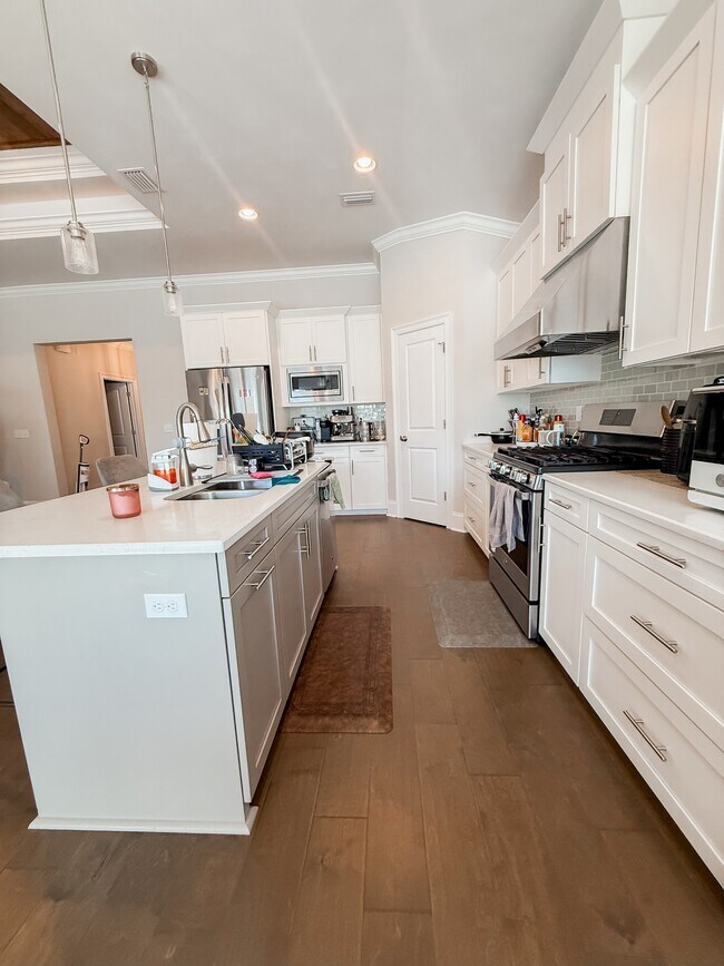 Building Photo - 5742 Vlg Rdg Ln