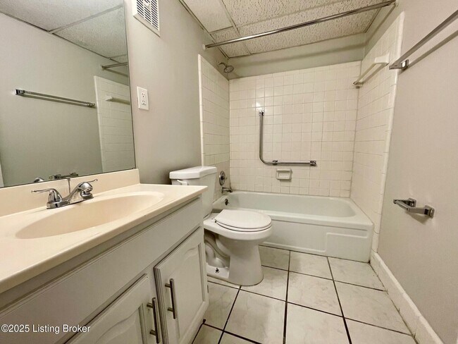 Building Photo - 428 N Hite Ave