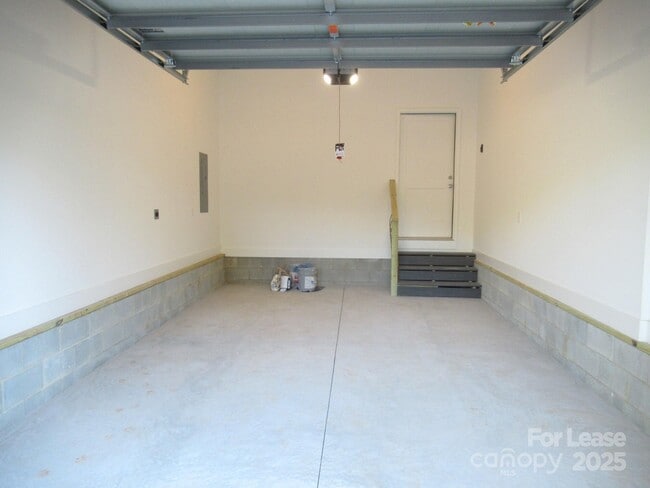 Building Photo - 2071 Gladwood Ln