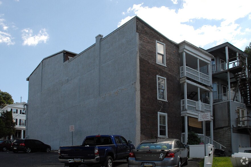 Building Photo - 602 Mahantongo St