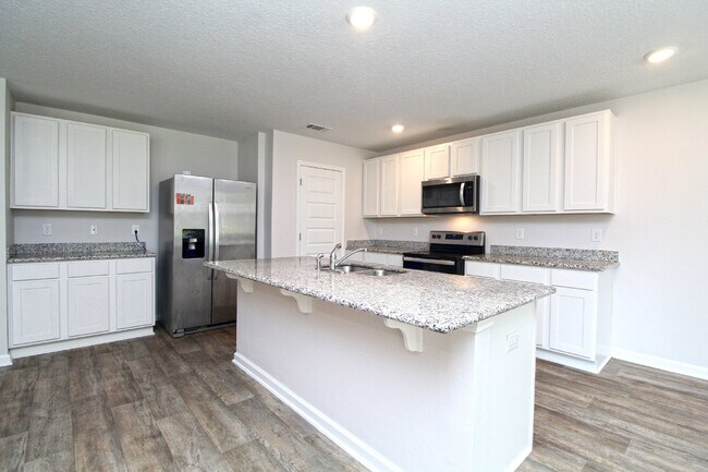 Building Photo - Spacious 4-Bed, 2-Bath East Milton Home with 2-Car Garage, Open-Concept Kitchen, Primary Suite, F...
