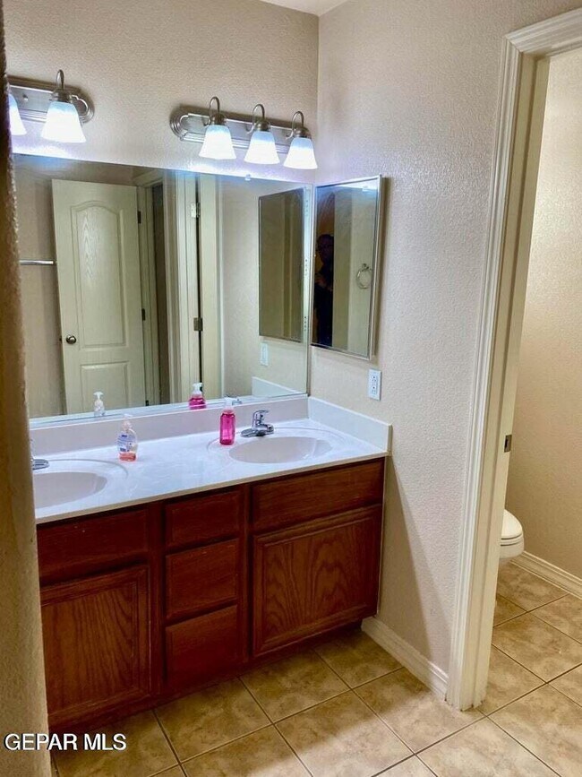 Building Photo - 7334 Prickley Pear Dr