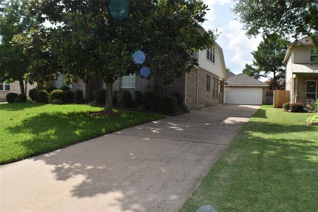 Building Photo - 9106 Memorial Pines Way