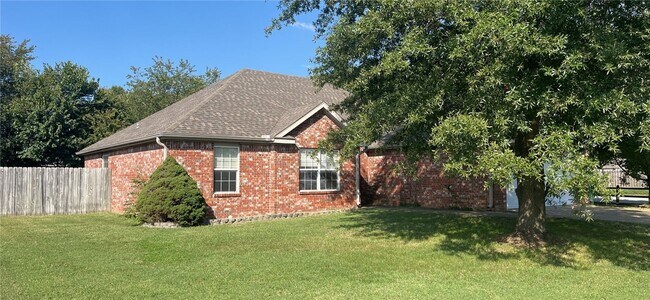 Building Photo - 143 Fox Run Cir