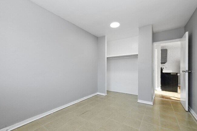 Interior Photo - 8124 S Western Ave. Chicago IL