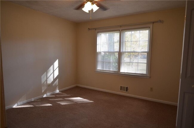 Building Photo - 180 Bruce Ct