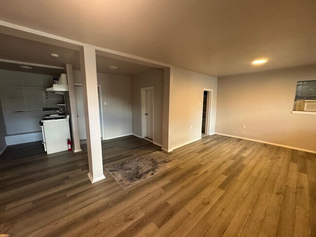 Building Photo - 520 Hidalgo St