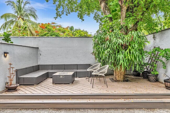 Building Photo - 2990 SW 30th Ct