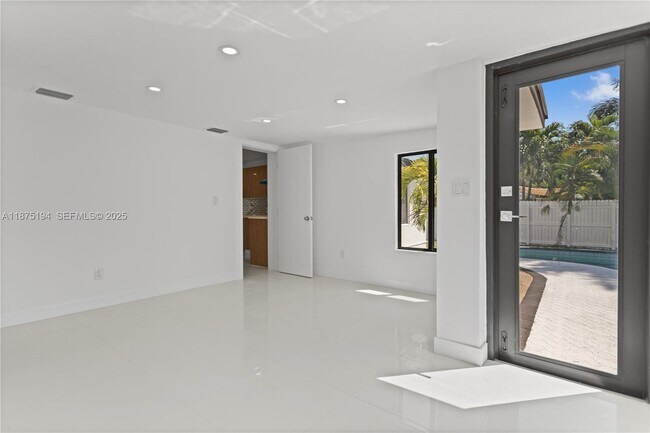 Building Photo - 1524 SW 32nd Ct