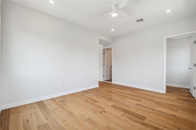 Building Photo - 46 Hudson St